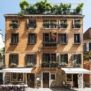 https://agli-alboretti.hotelinveneto.com