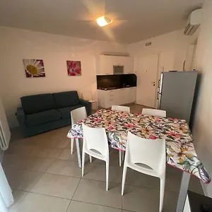 https://villa-marina-caorle.hotelinveneto.com